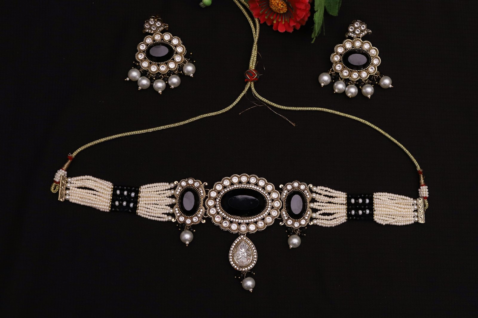 Royal Gold Choker Necklace with Black Onyx Stones - Image 2