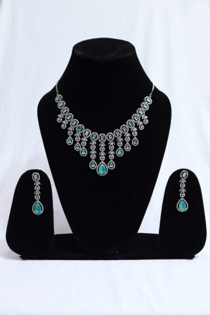 Riwayat Emerald Set