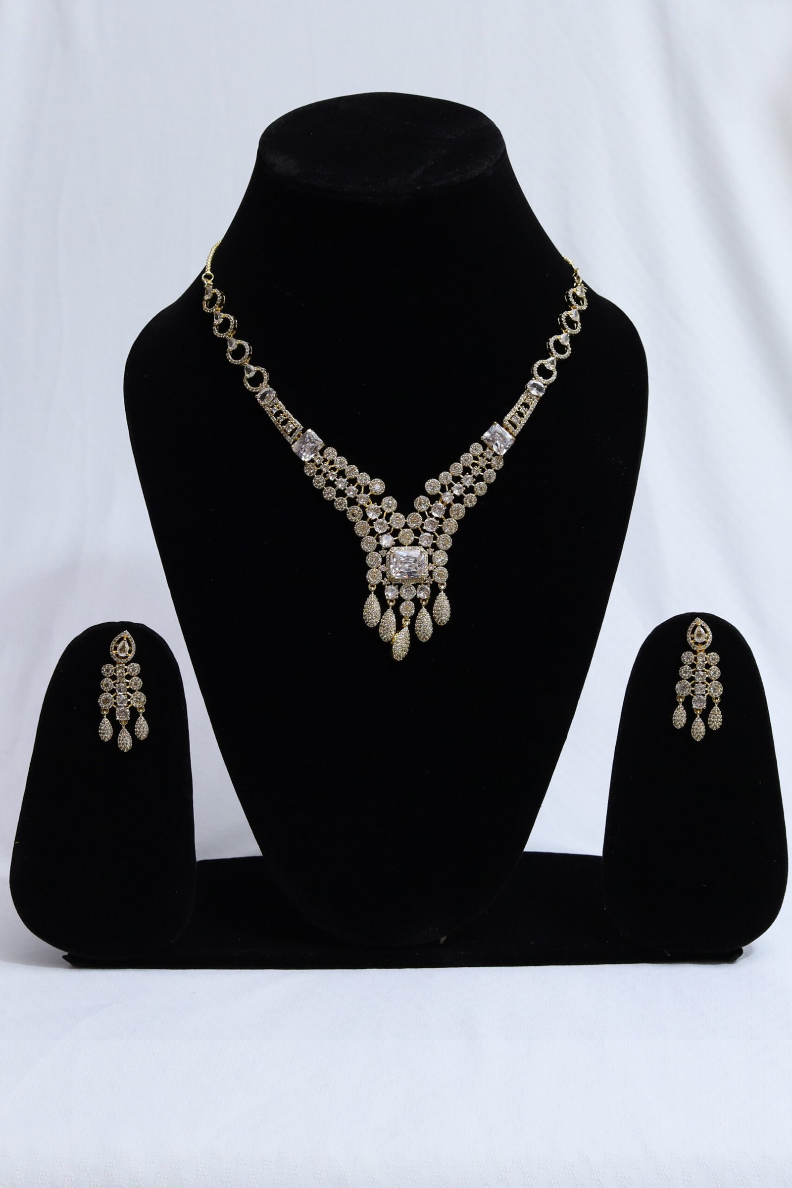 Swarnika Cascade Set